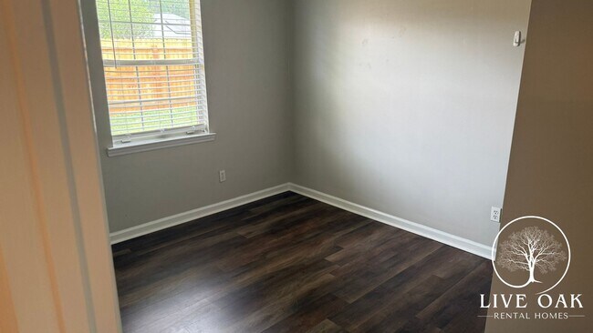 Building Photo - ENJOY A $500 MOVE-IN CREDIT WHEN YOU LEASE TODAY!**