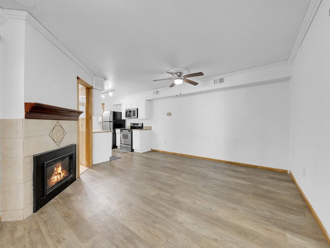 Building Photo - $1,440.95 with $300.00 OFF the FIRST MONTH'S RENT - 2 Bedrooms, 1 Bathroom, Condo in Lakewood wit...