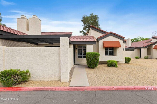 Building Photo - 2118 E CENTER Ln