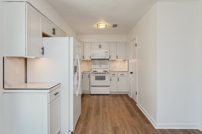 Building Photo - Central 4 bedroom in Niceville!