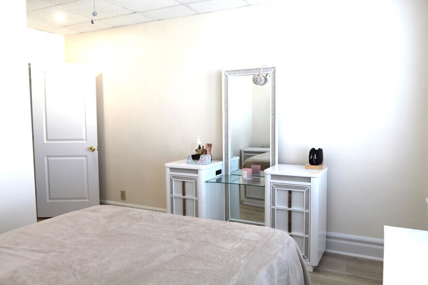 Building Photo - 24 Rutland Ave