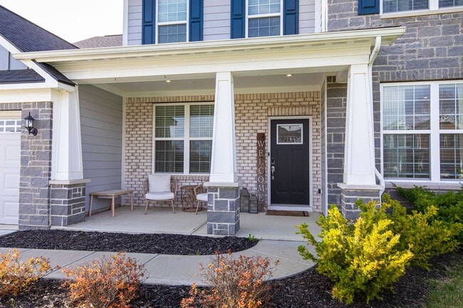 Building Photo - 6787 Oakcrest Dr
