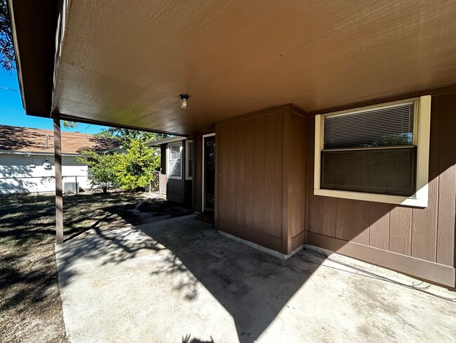 Building Photo - 3-Bedroom House for Rent in Copperas Cove