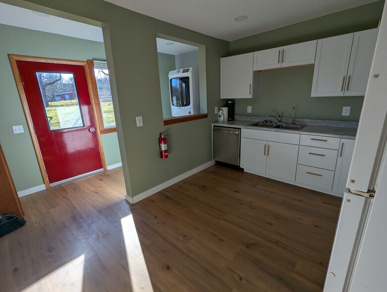 Building Photo - 615 E Miller Rd