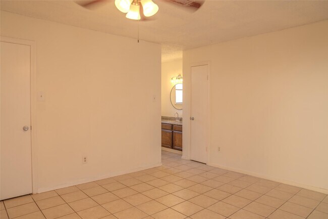 Building Photo - 1423 Valley Landing Dr