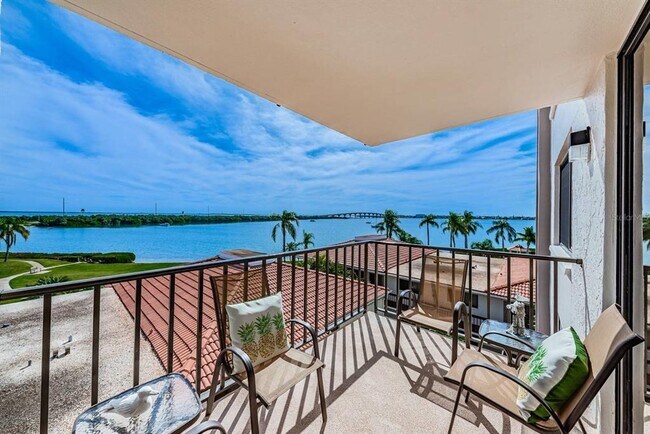 Building Photo - 6357 Bahia Del Mar Blvd S