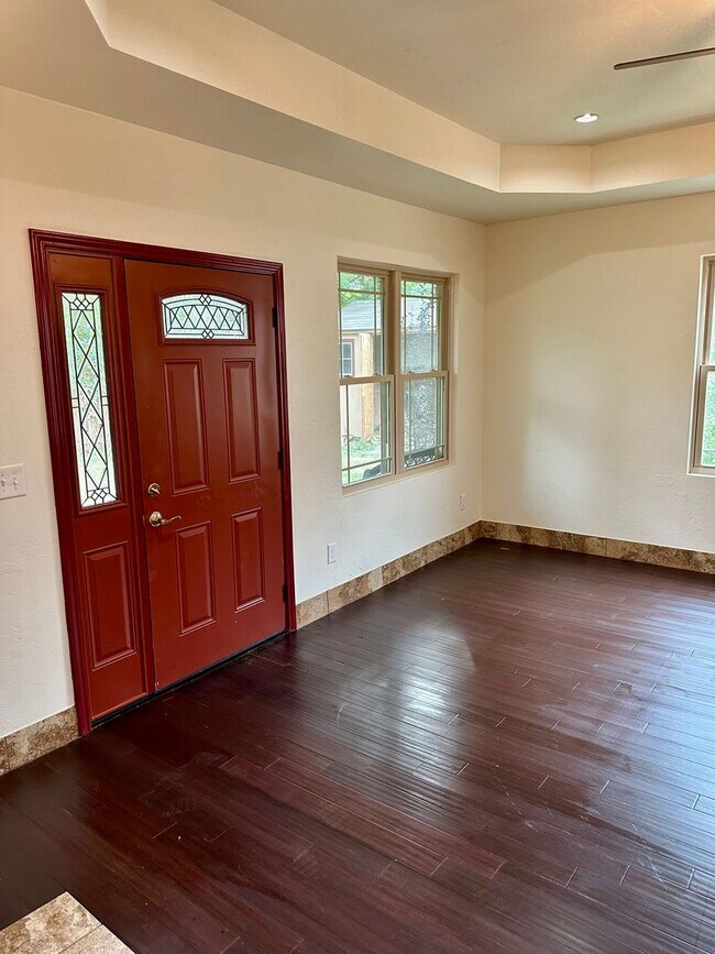 Building Photo - Immaculate major remodeled executive home ...