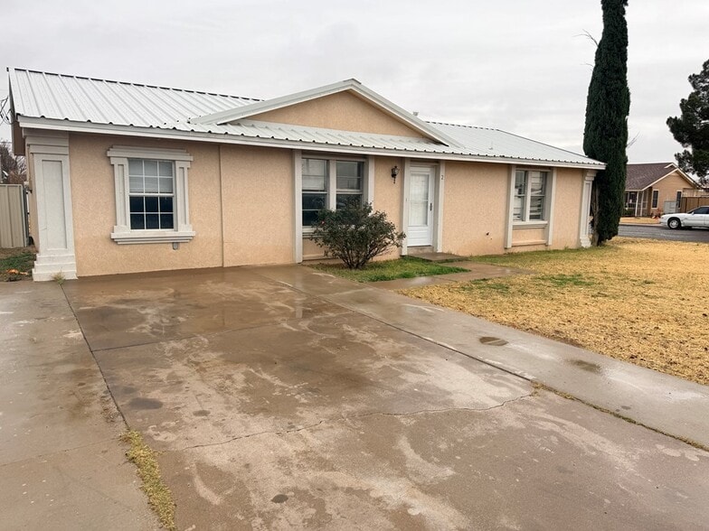 Building Photo - 2 Star Cir