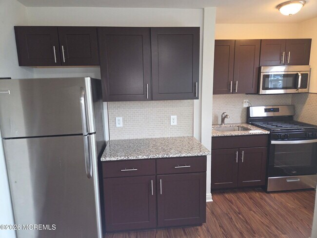 Building Photo - 320 8th Ave