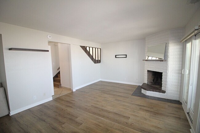 Building Photo - Oceanfront Silverstrand | 4 Bedroom + 3 Ba...