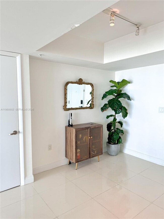 Building Photo - 1861 NW S River Dr