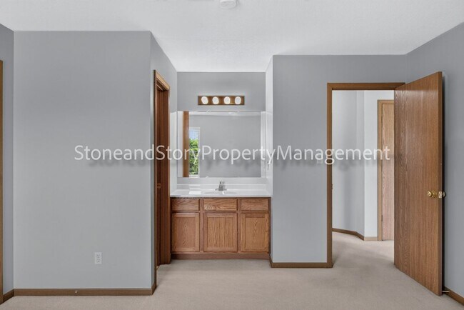 Building Photo - 6926 SW 17th St