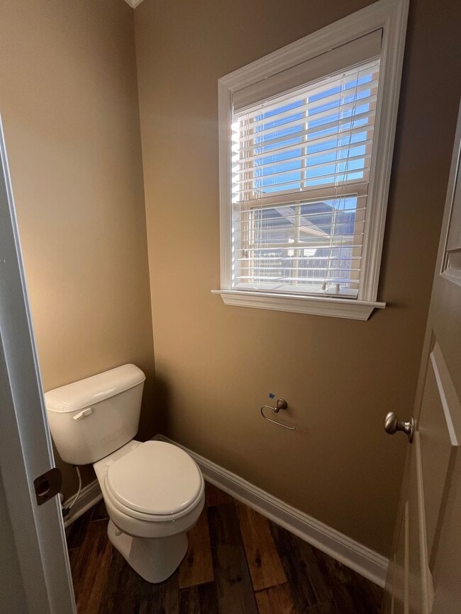 Building Photo - 4062 McKenzie Ln