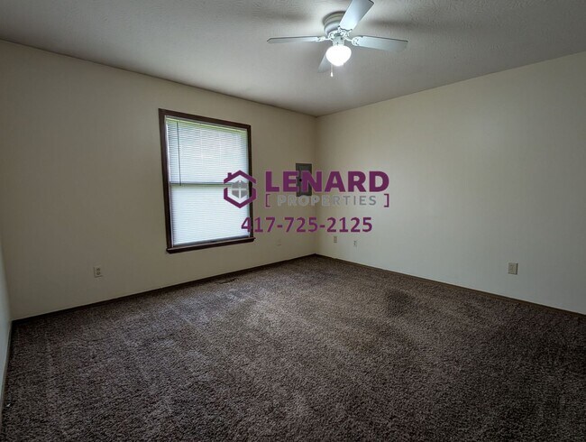 Building Photo - Roxbury-Fuerst