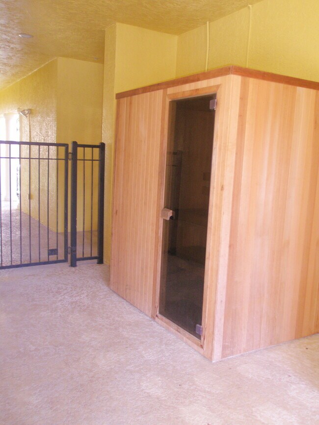 Building Photo - Annual turnkey furnished renovated GATED COMMUNITY**3 BEDROOM TOWNHOUSE