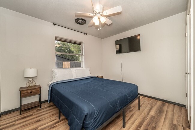 Building Photo - Fully Furnished Rental