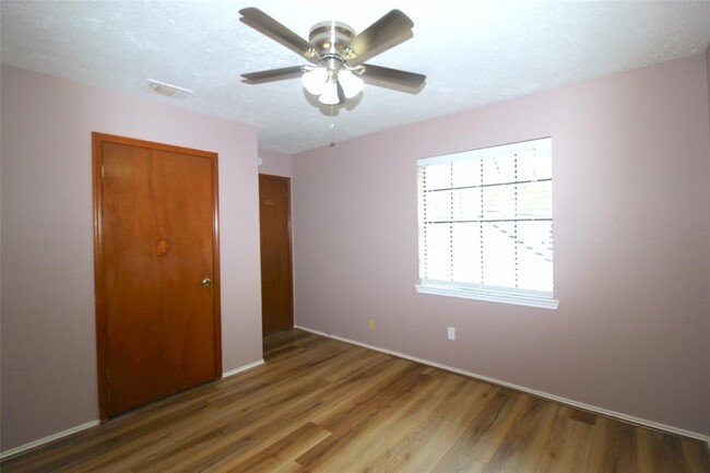 Building Photo - 3515 Woodmere Ln