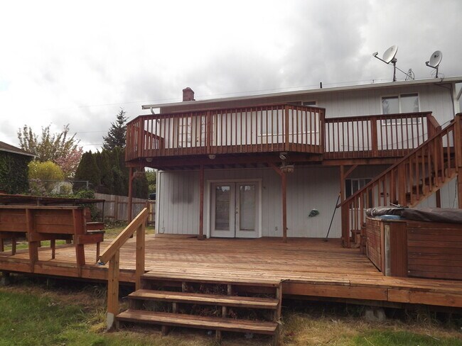 Building Photo - Nice 3 Bedroom 1 3/4 Bath Home in Spanaway!
