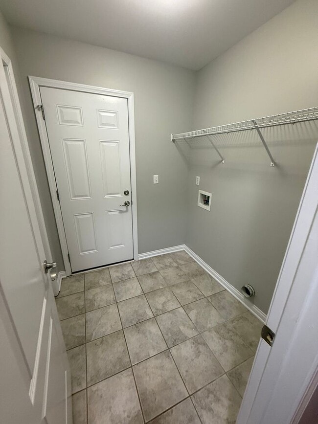 Building Photo - Charming 3-bedroom, 2-bathroom home located in the vibrant city of Lexington