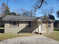 Building Photo - 109 Circle Dr