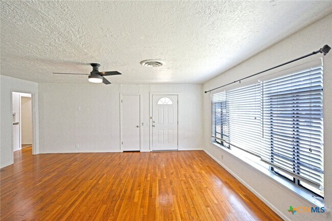 Building Photo - 268 E Mill St