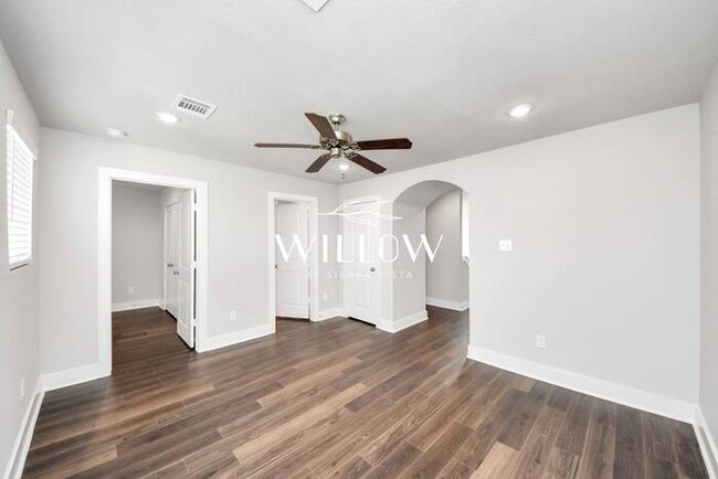 Building Photo - Incredible 3-Bedroom Home – 6 Weeks FREE R...