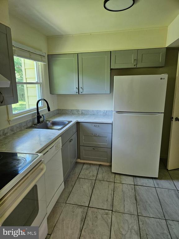 Building Photo - 254 Cedarmere Cir
