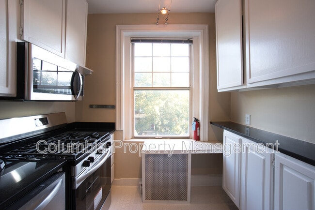 Building Photo - 1707 Kilbourne Pl NW