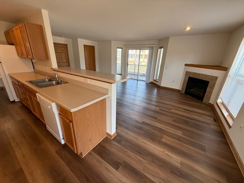 Building Photo - 8217 Mansion Hill Ave