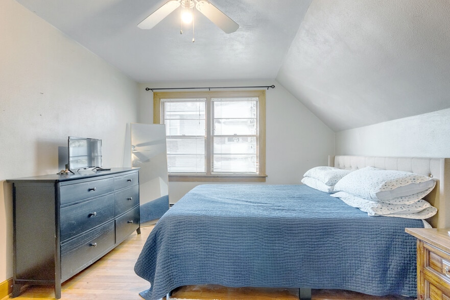 Building Photo - 302 S Brooks St