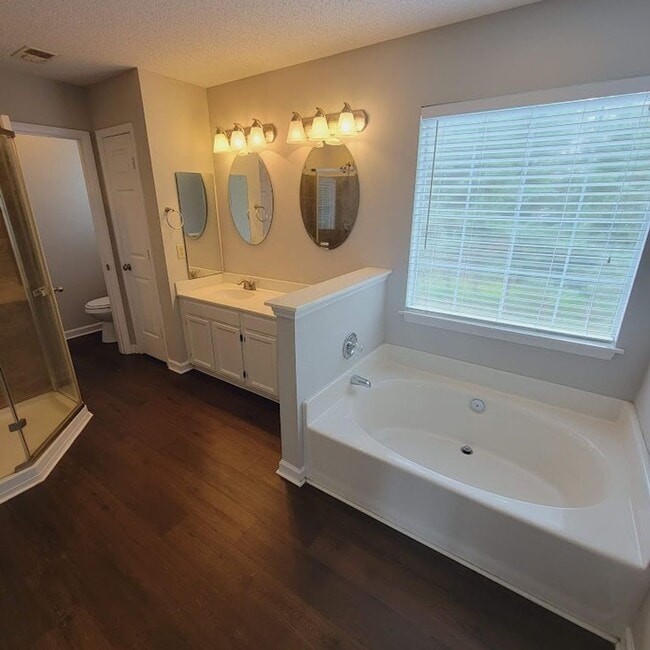 Building Photo - Steel Creek Area! Traditional 4BR/2.5BR Ho...