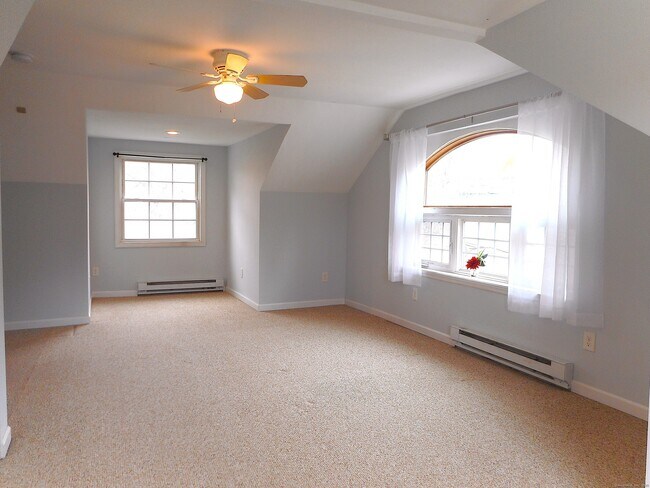 Building Photo - 22 Ingraham St