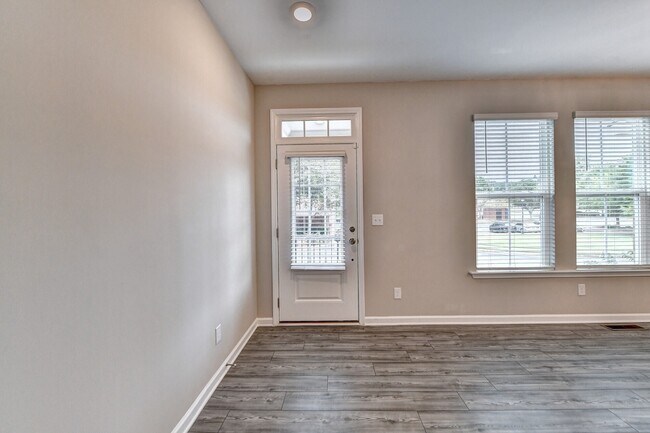 Building Photo - 4655 White St