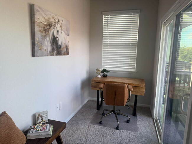 Building Photo - Modern 2-Bedroom Townhome with Garage Park...