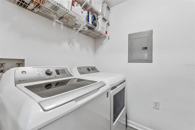 Building Photo - 1203 Bay Club Cir