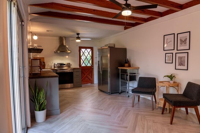 Building Photo - 901 White Ave S E