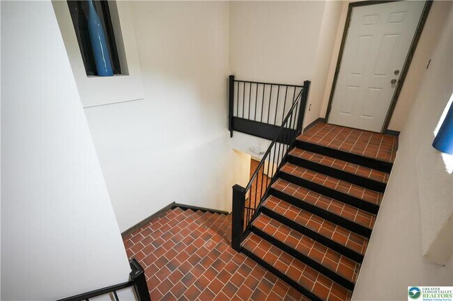 Building Photo - 335 Walnut Dr