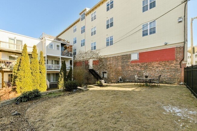 Building Photo - 39 Dorchester St