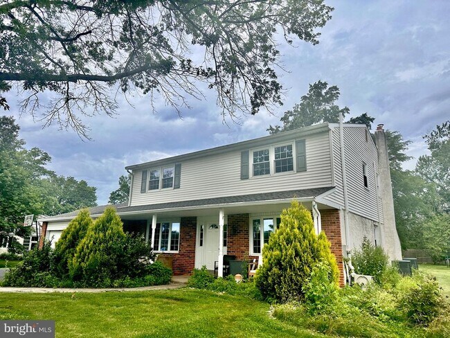 Primary Photo - 19 Gelder Dr
