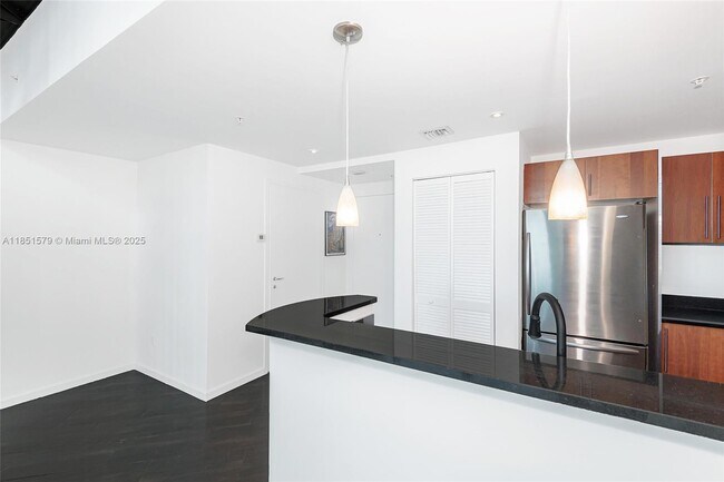 Building Photo - 300 S Biscayne Blvd