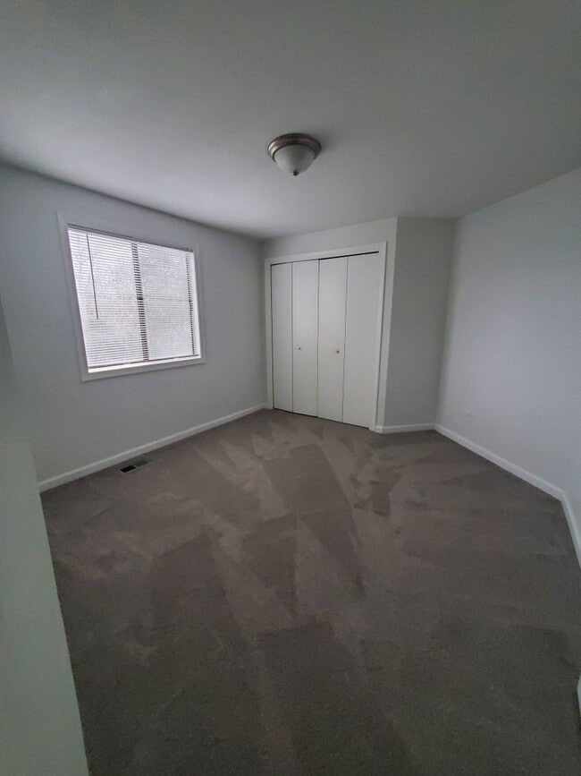 Building Photo - 3 bedroom - recently renovated home