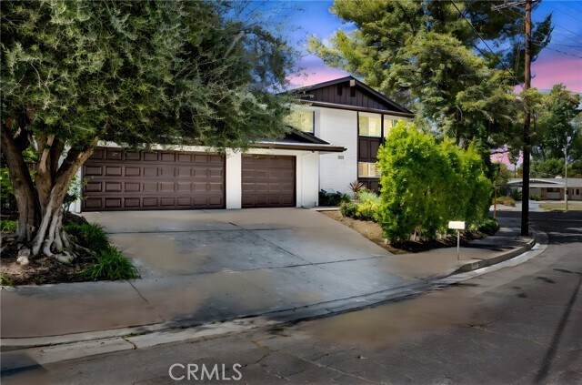 Primary Photo - 4665 Willens Ave