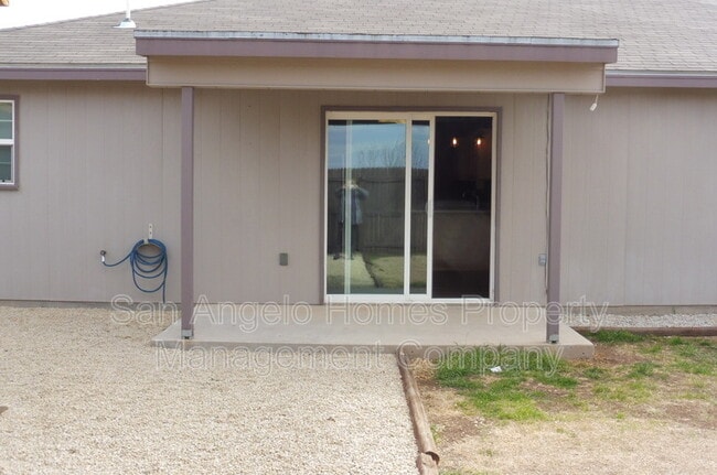 Building Photo - 1217 Elmo Ln