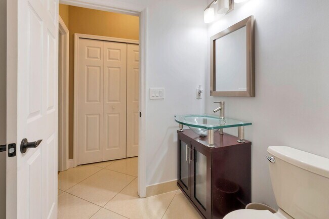 Building Photo - 12372 Cascades Pointe Dr