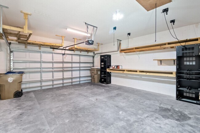 Building Photo - Beautiful 4/2.5 Townhome For Rent in Harmony