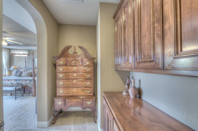 Building Photo - Beautiful former Meritage model home in the heart of Somersett. 4bed/3.5bath/3car 3764sf