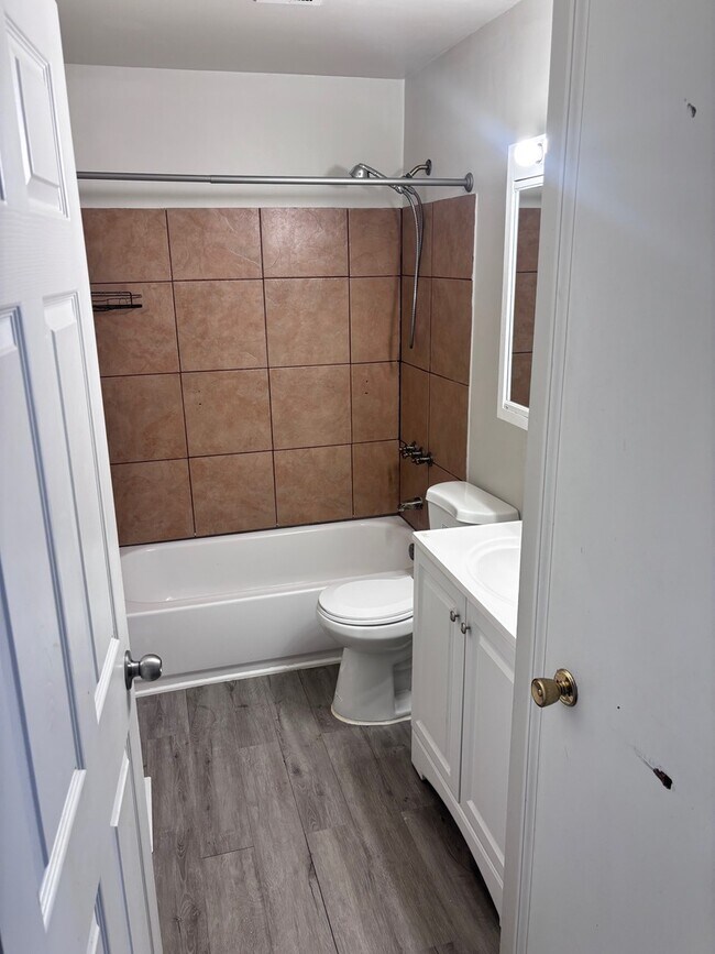 Building Photo - 224 E Heather Terrace