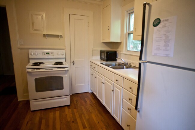 Building Photo - 104 Caldwell St