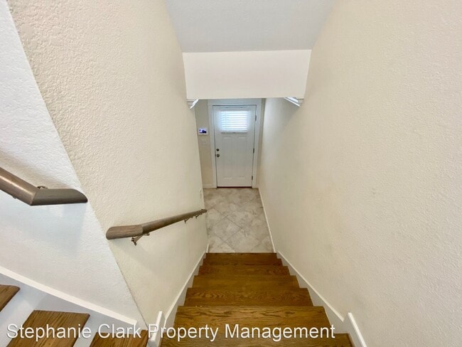 Building Photo - 3 br, 3.5 bath House - 4450 Lookout Road #B