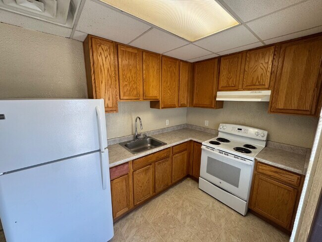 Building Photo - MOVE IN SPECIAL- Charming 2-Bed Oasis in Lubbock - Cozy 750 Sq Ft Retreat!